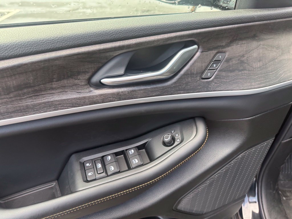 New 2026 Jeep Grand Cherokee L Limited AWD/4WD image 13