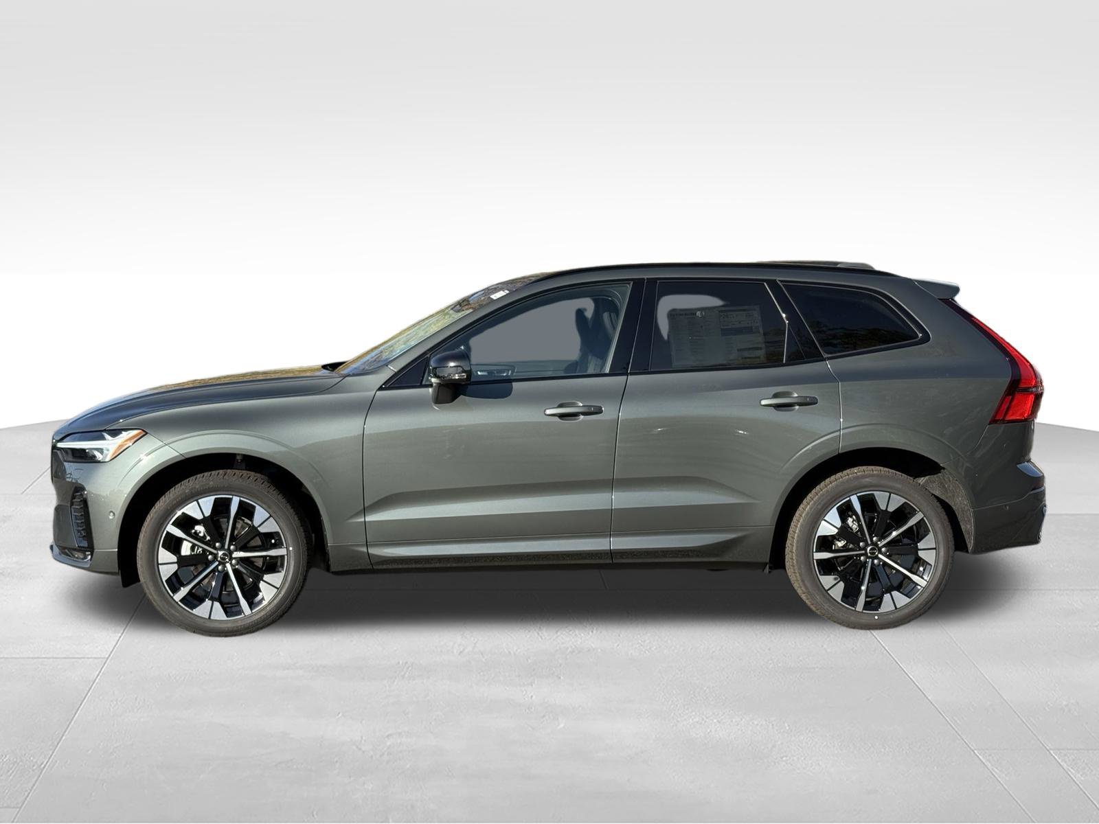 New 2027 Volvo XC60 B5 Plus AWD/4WD image 2