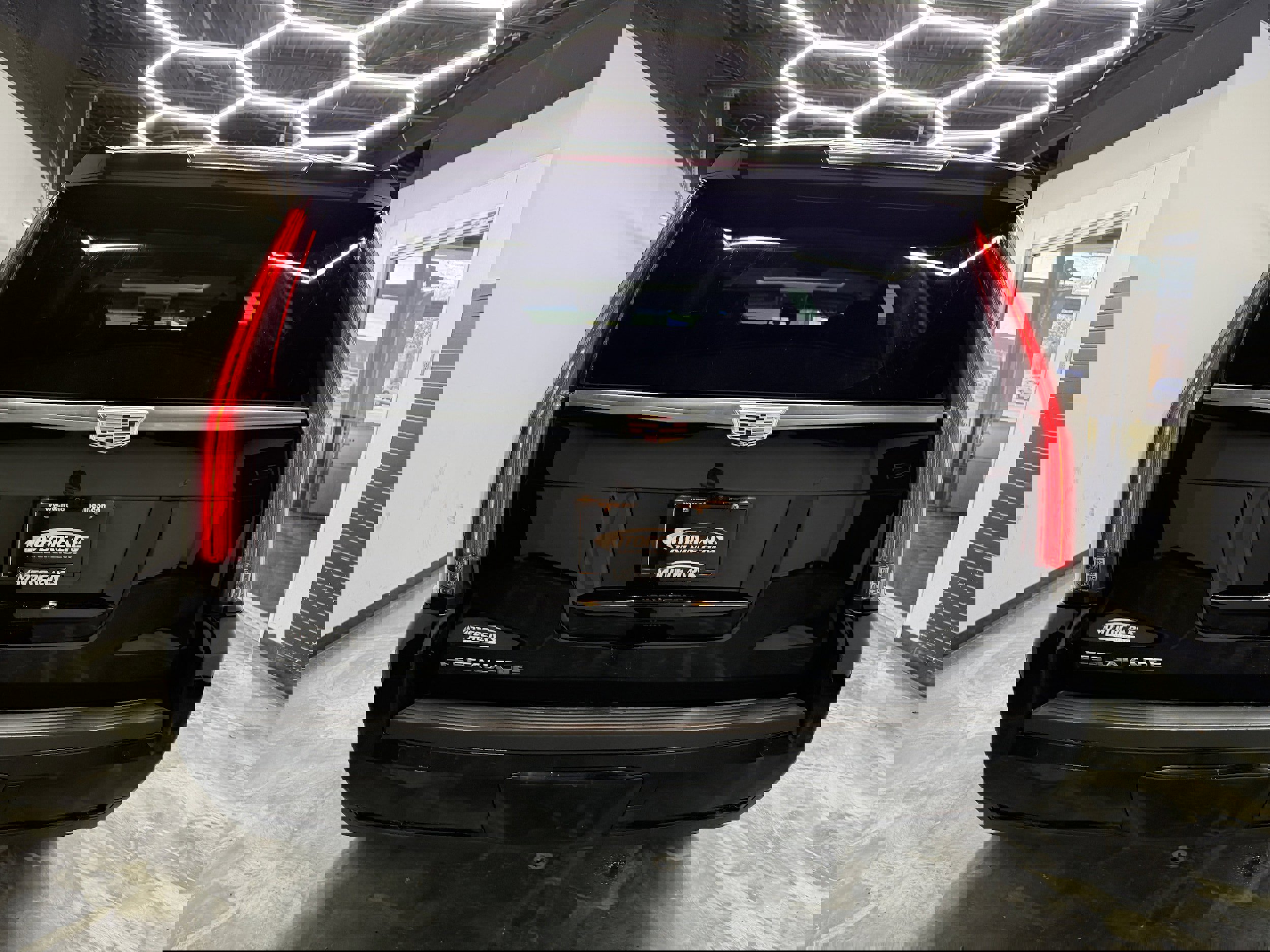 Used 2019 Cadillac Escalade Luxury image 4