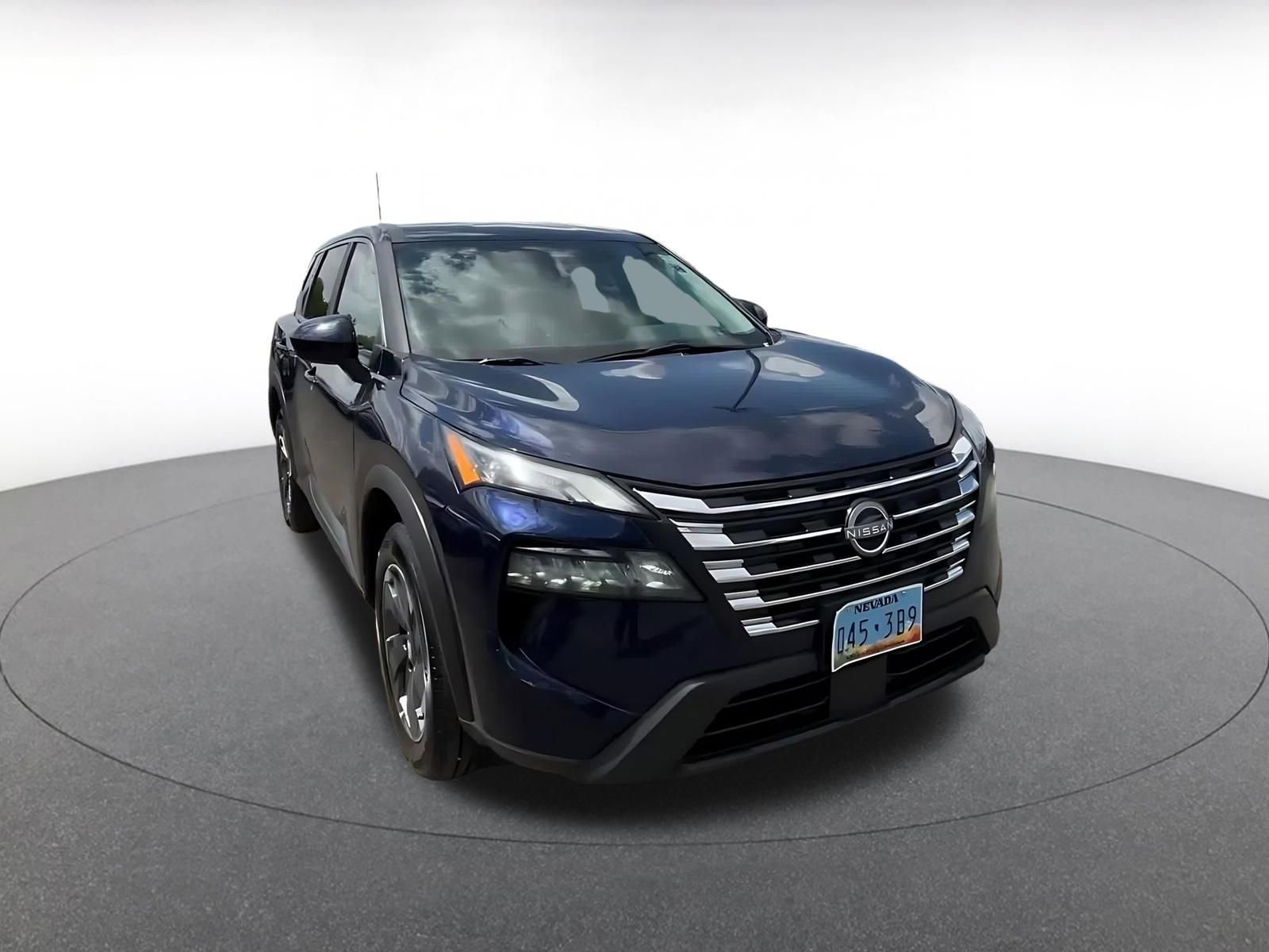 Used 2025 Nissan Rogue SV FWD image 3
