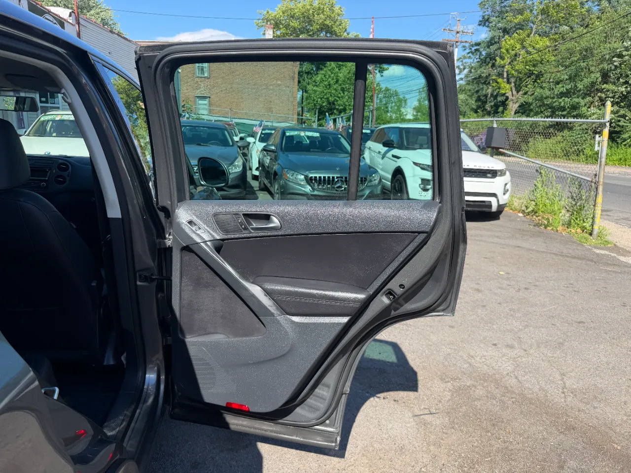 Used 2012 Volkswagen Tiguan LE FWD image 32