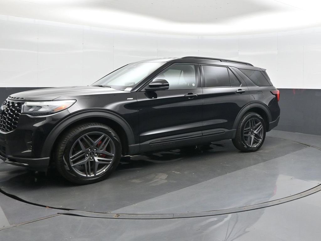 Used 2025 Ford Explorer ST-Line w/ ST-Line Street Pack image 3