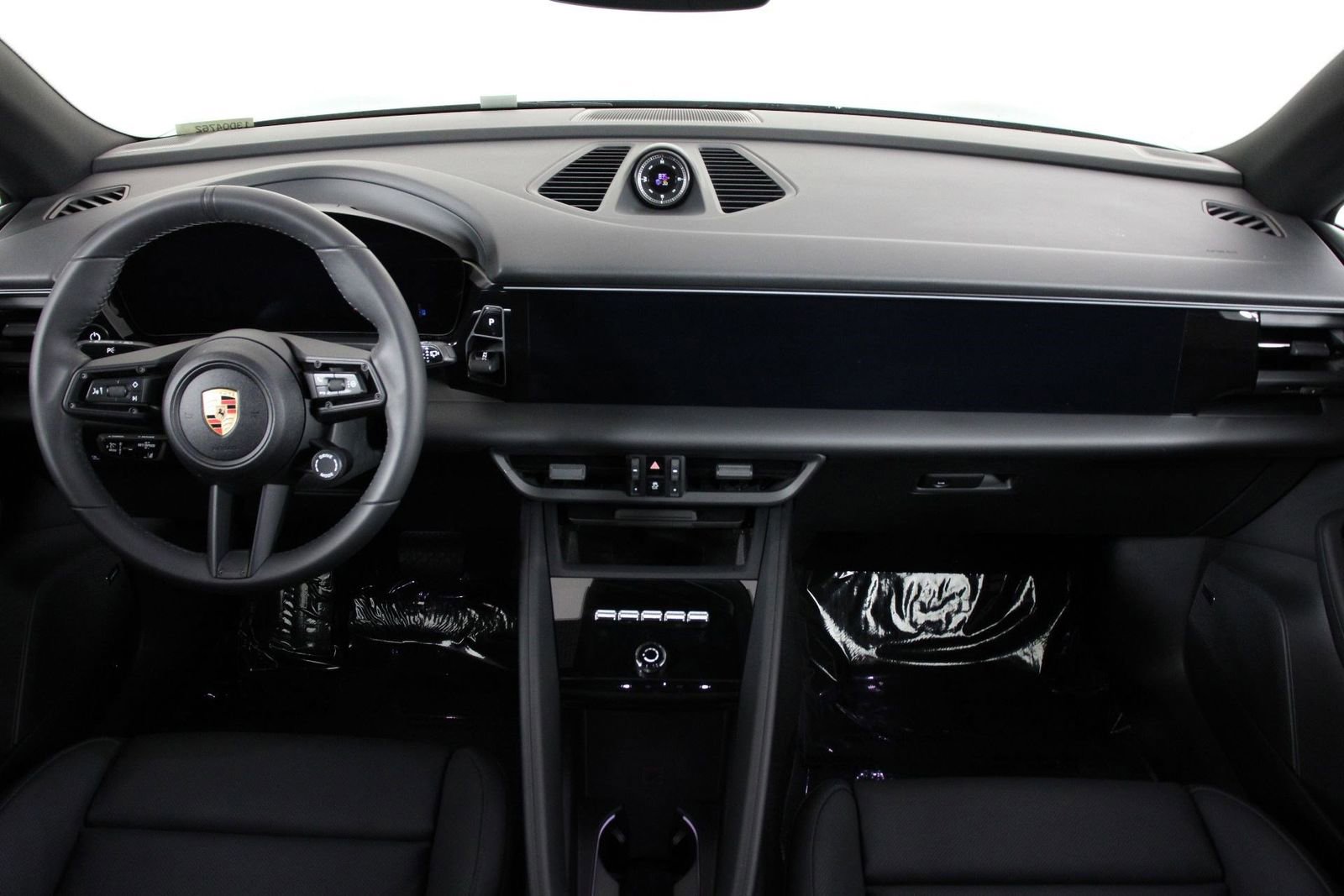 Certified 2025 Porsche Macan Electric RWD image 11