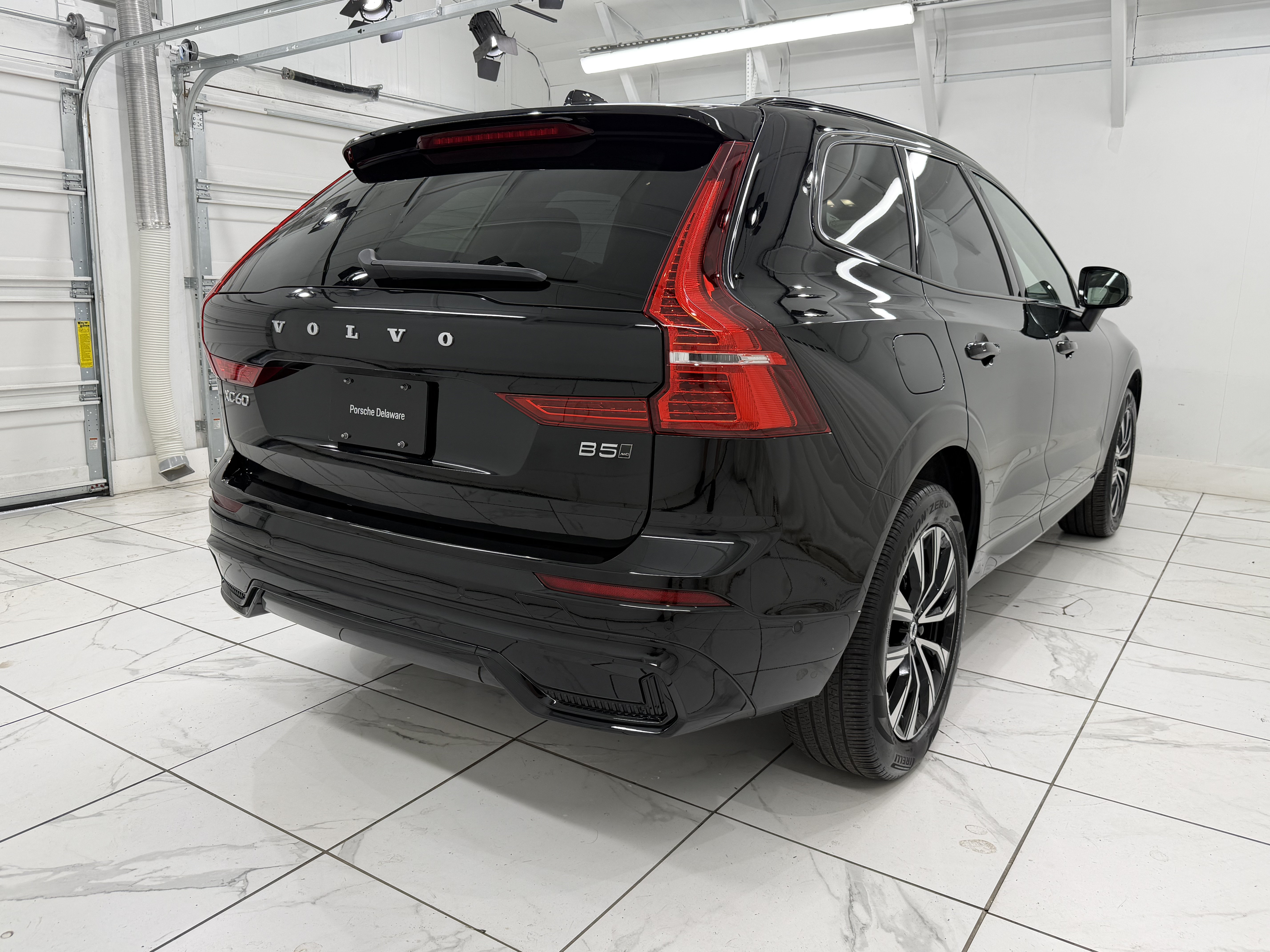 Used 2025 Volvo XC60 B5 Plus w/ Climate Package PRO AWD/4WD image 12