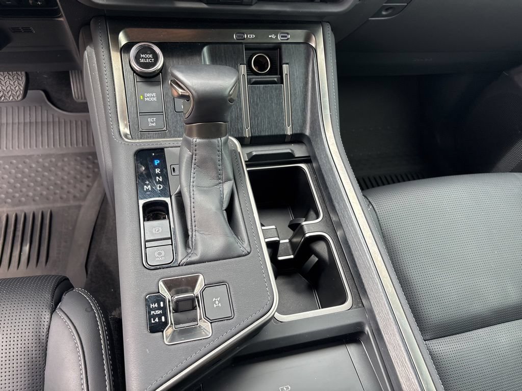 Used 2024 Lexus GX 550 w/ Accessory Package (Z1) AWD/4WD image 18