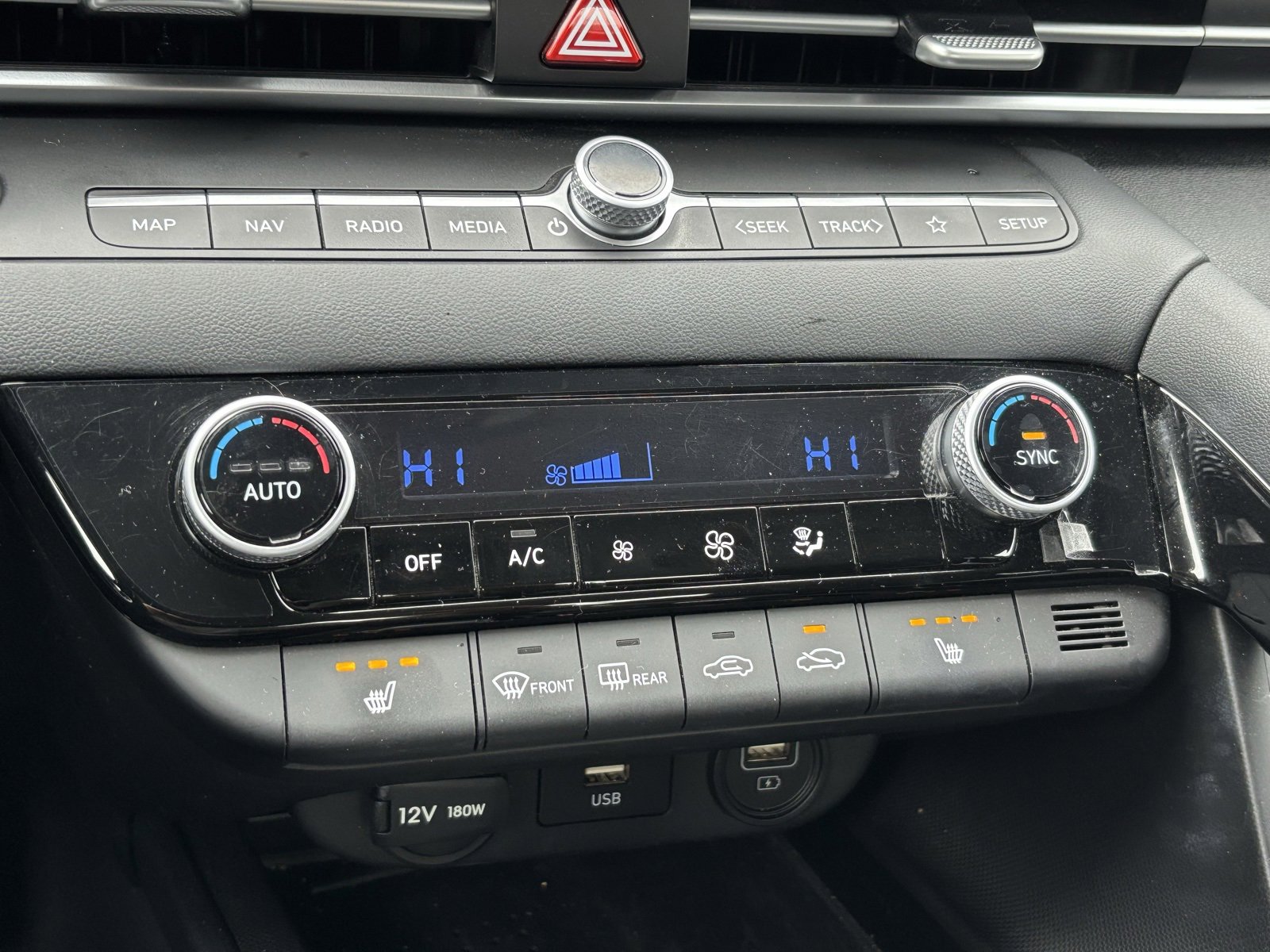 Used 2023 Hyundai Elantra SEL w/ Convenience Package image 7