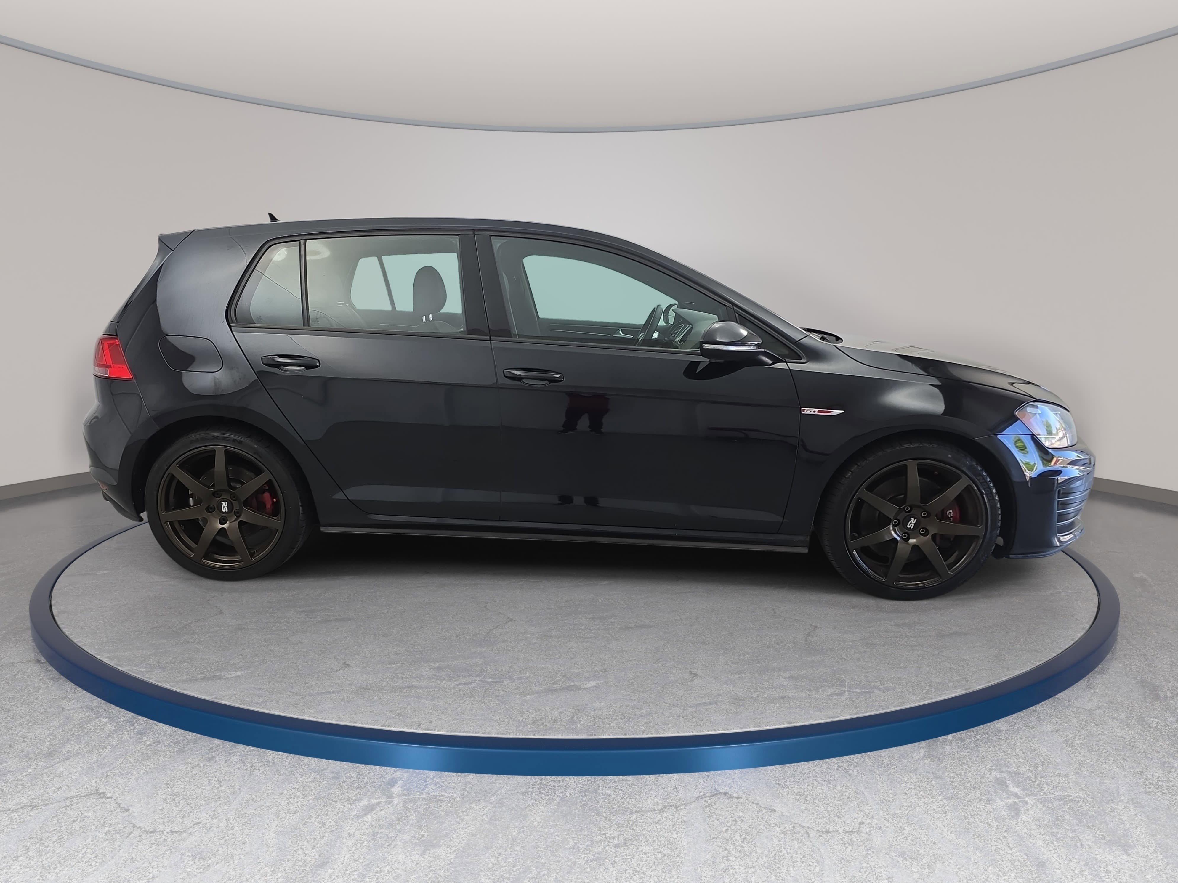 Used 2017 Volkswagen GTI SE FWD image 4