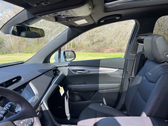 New 2025 Cadillac XT6 Luxury image 18