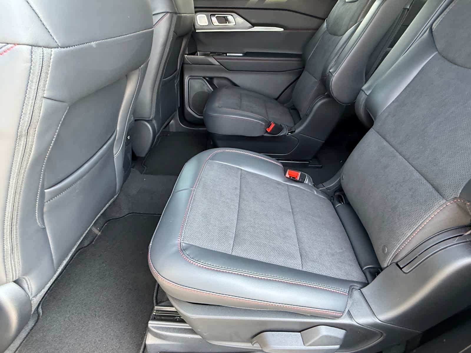 New 2027 Ford Explorer ST w/ Sun And Sound Package AWD/4WD image 9