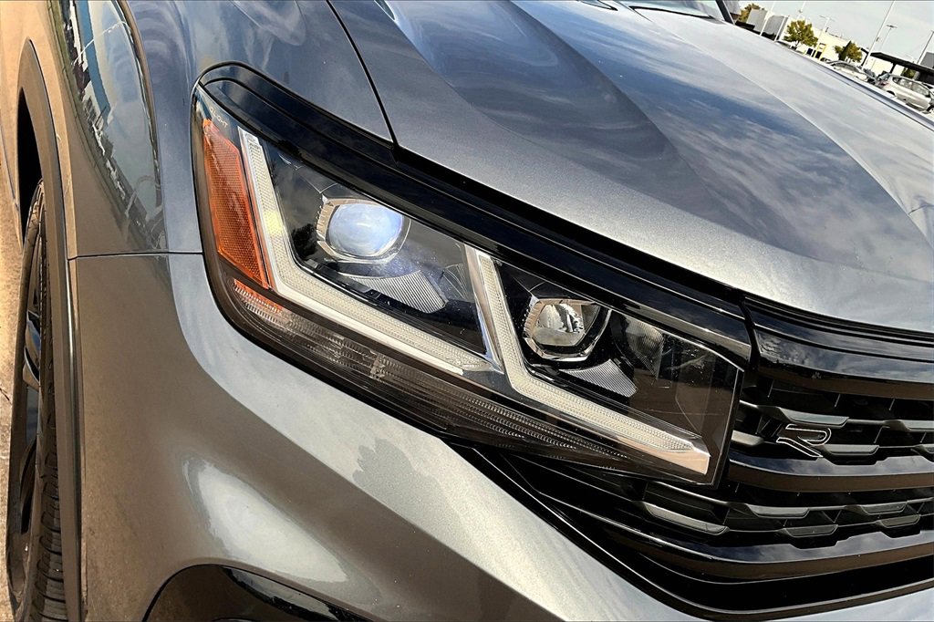 Used 2023 Volkswagen Atlas SEL R-Line image 31