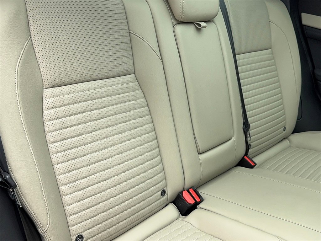 Used 2023 Land Rover Discovery Sport SE image 50