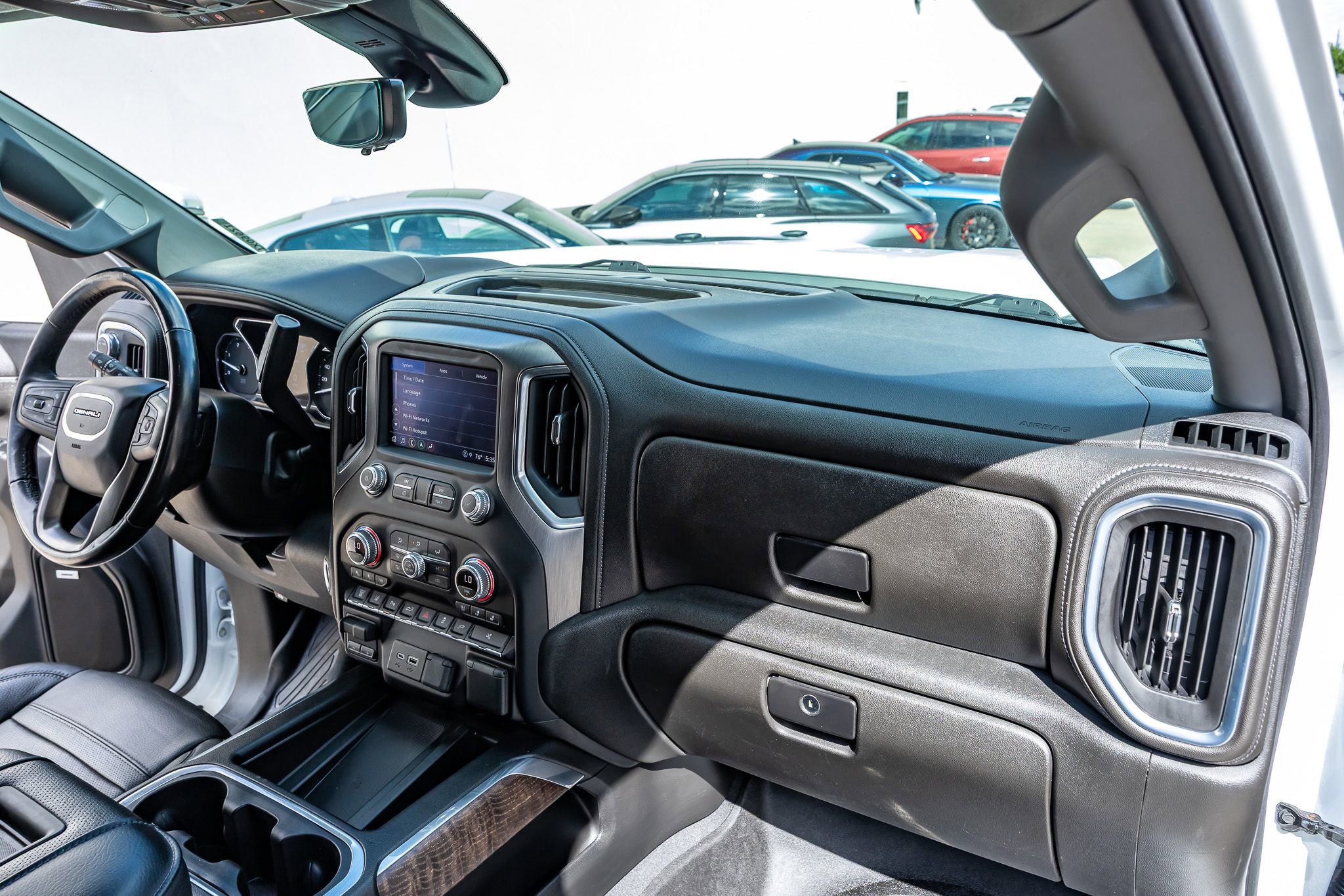 Used 2022 GMC Sierra 3500 Denali w/ Denali Ultimate Package AWD/4WD image 17