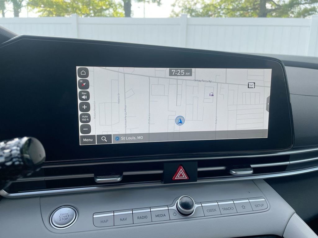 New 2025 Hyundai Elantra Limited image 43