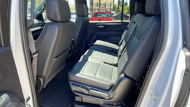 Used 2025 Chevrolet Suburban RST w/ Comfort Package AWD/4WD image 12