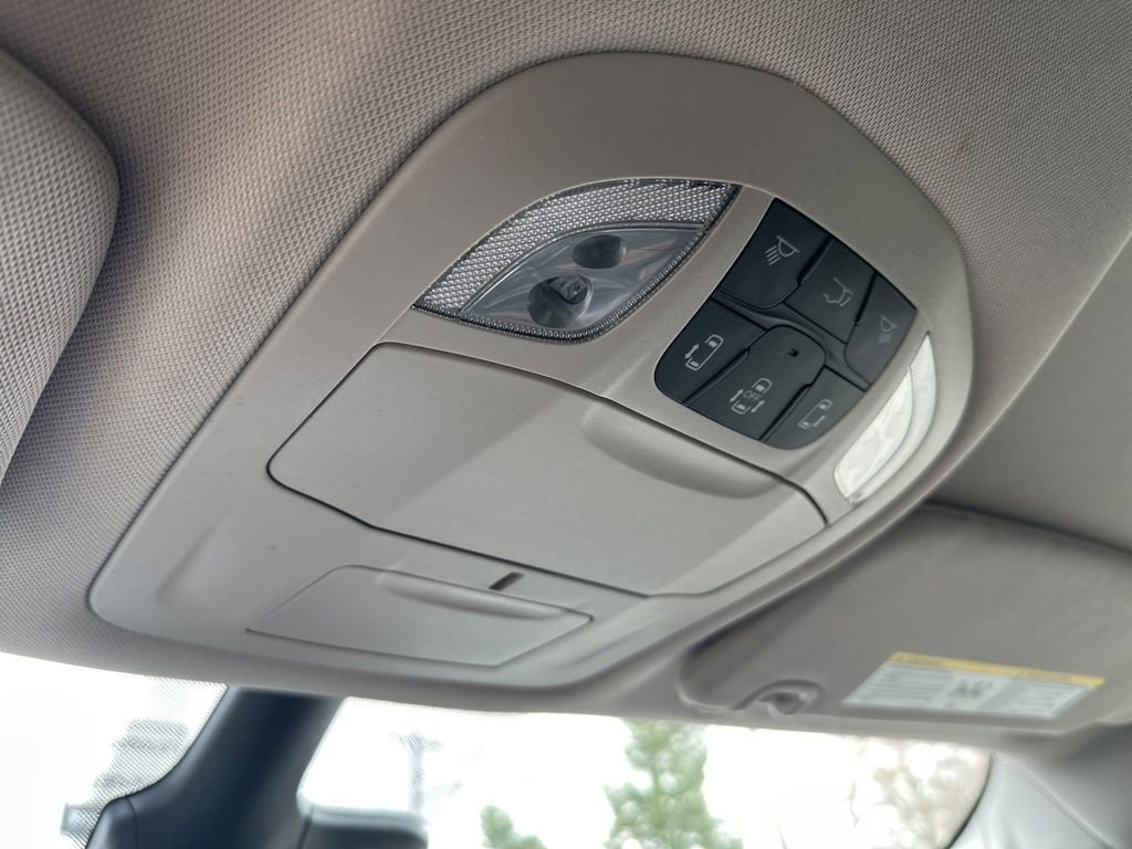 Used 2024 Chrysler Pacifica Touring-L FWD image 28