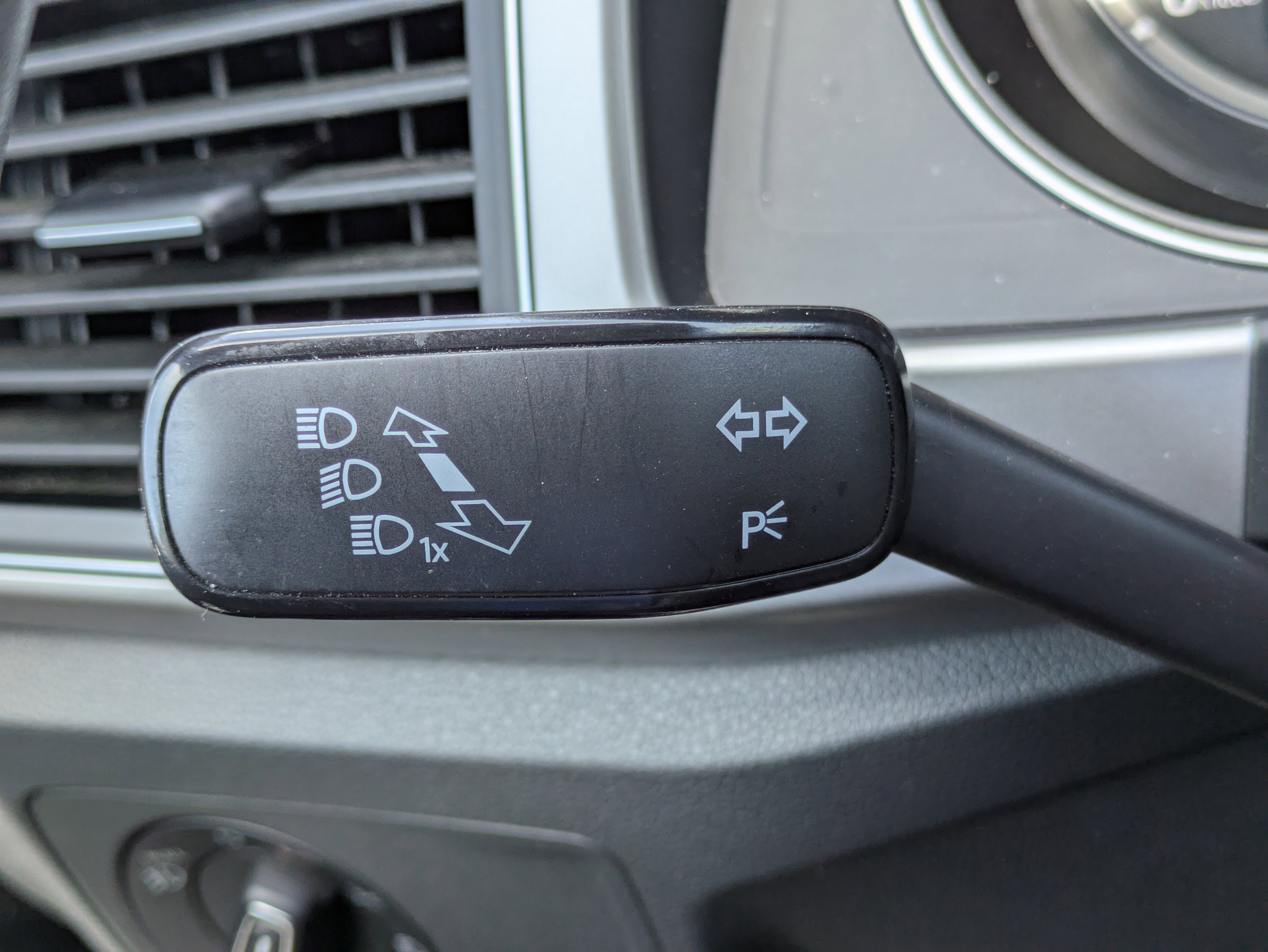 Used 2019 Volkswagen Atlas SE image 18