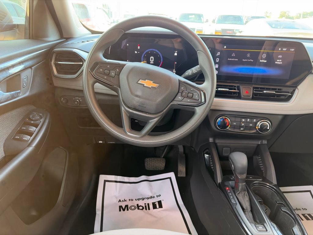 Used 2025 Chevrolet TrailBlazer LS w/ LS Convenience Package FWD image 11