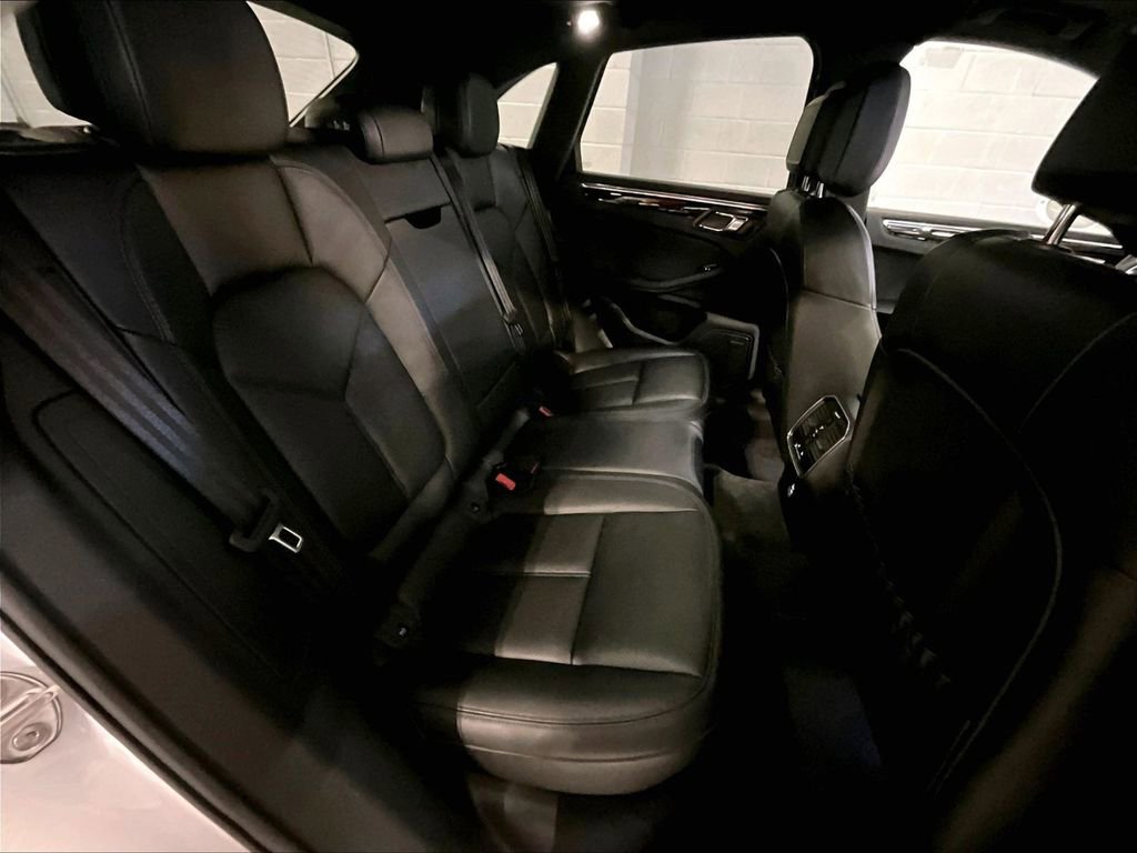 Used 2025 Porsche Macan AWD/4WD image 21