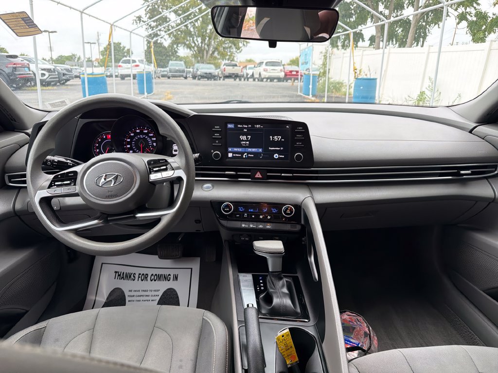 Used 2023 Hyundai Elantra SEL FWD image 15