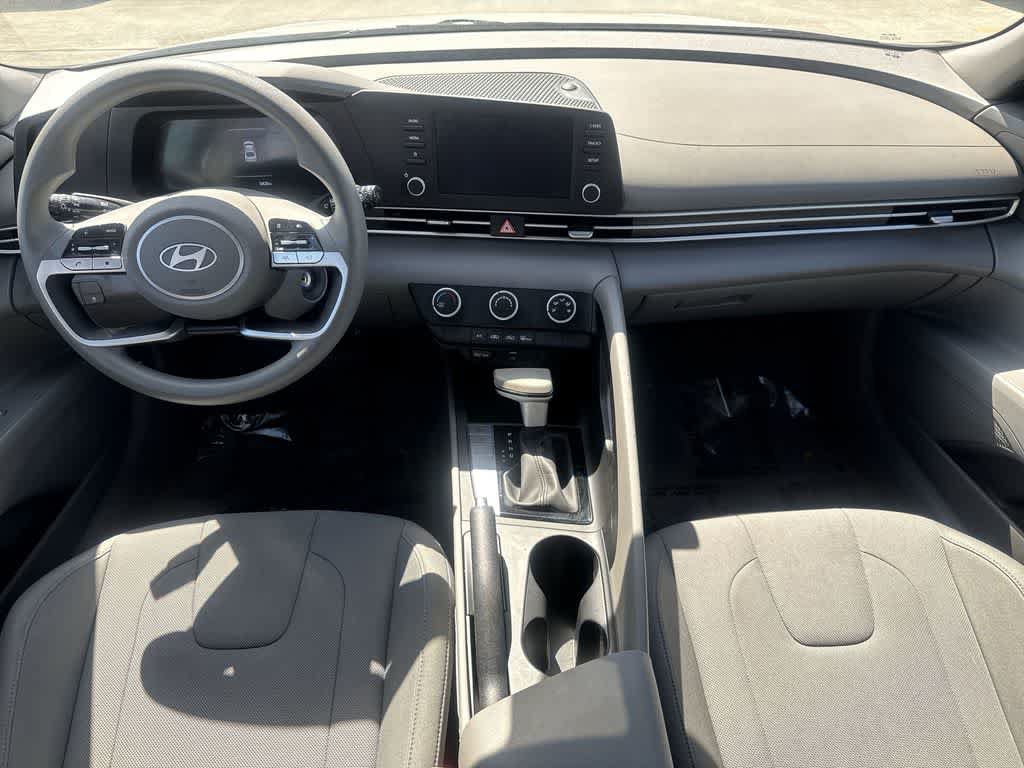 Used 2025 Hyundai Elantra SE FWD image 23