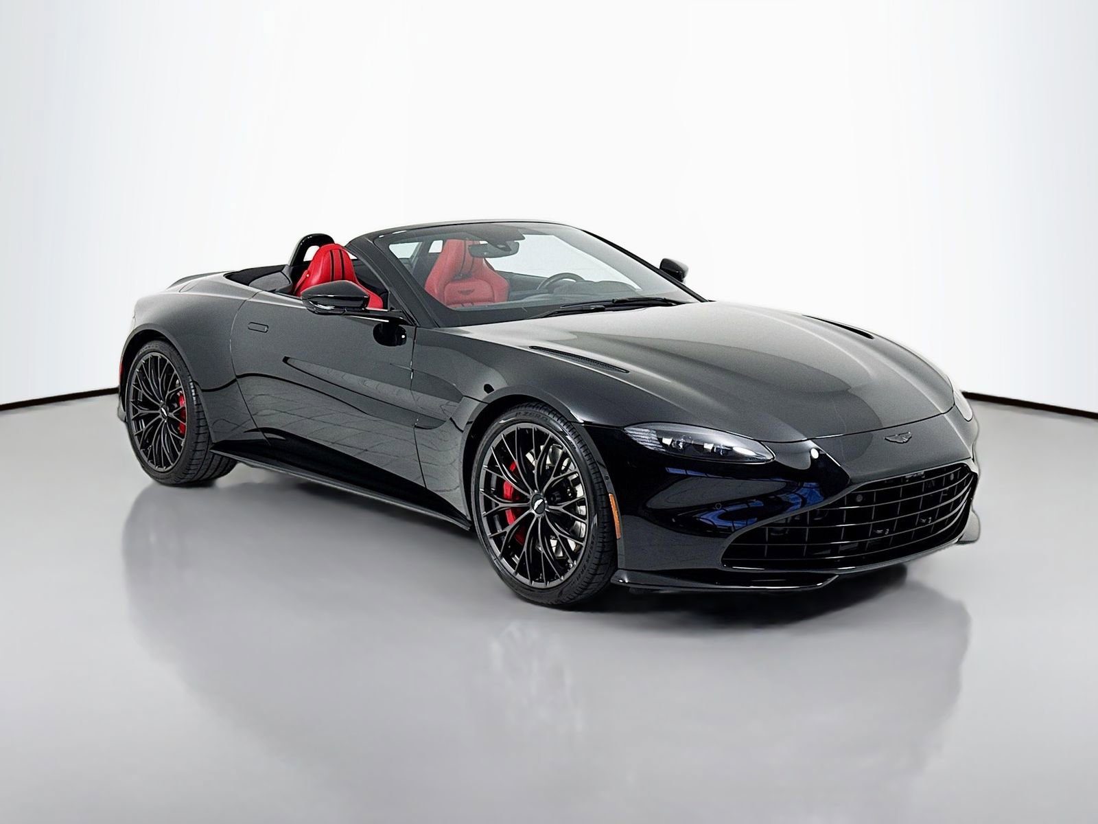 Used 2023 Aston Martin V8 Vantage Roadster image 1
