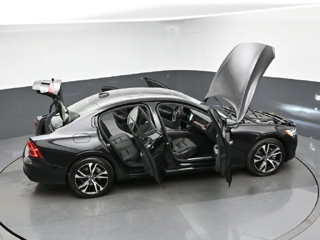 Used 2025 Volvo S60 B5 Plus AWD/4WD image 47