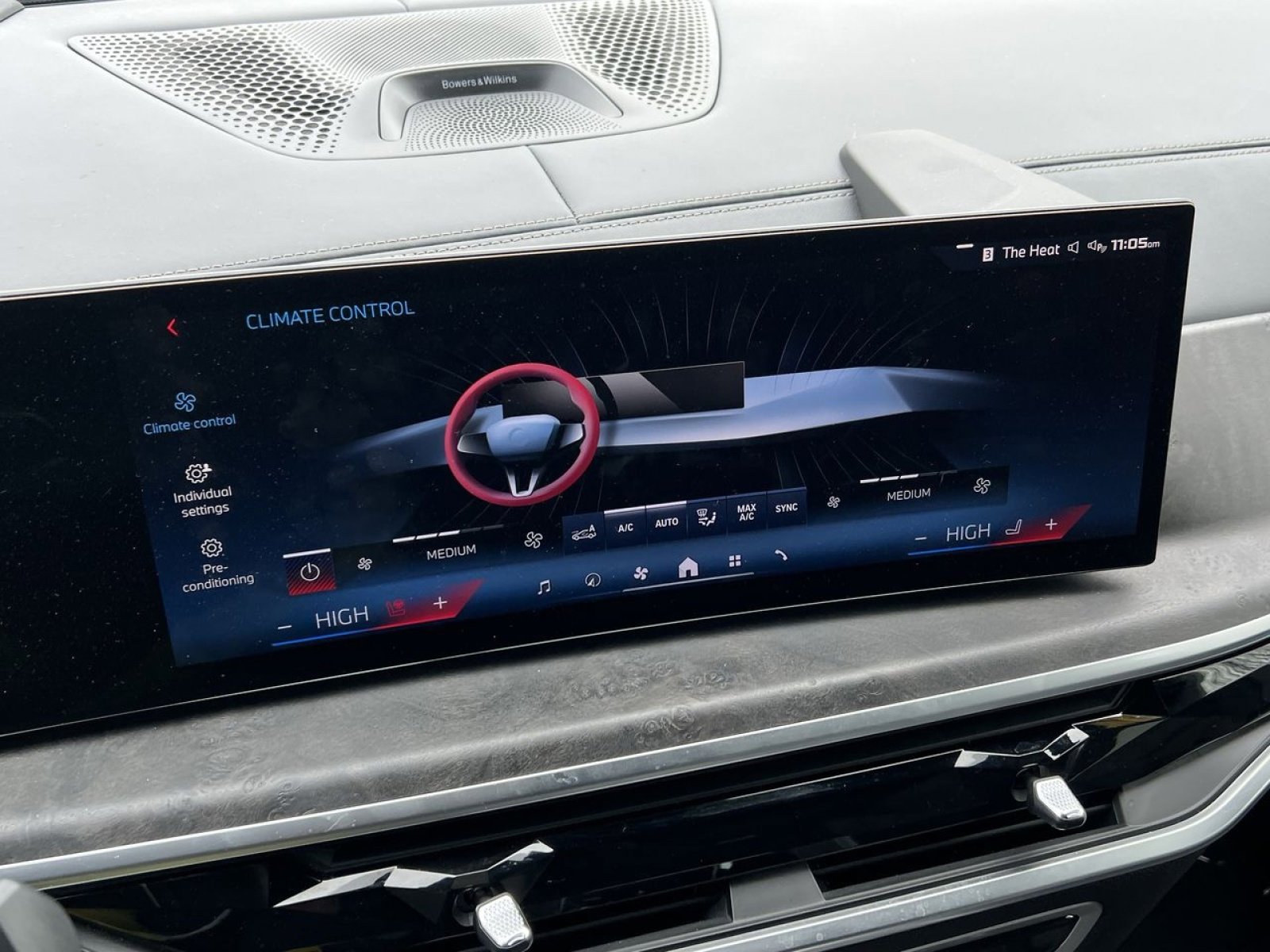 Used 2024 BMW X7 M60i w/ Executive Package image 22