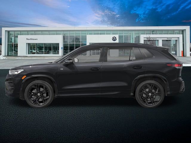 New 2025 Volkswagen Tiguan SE R-Line image 3