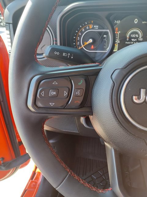 Used 2024 Jeep Gladiator Rubicon w/ Convenience Group AWD/4WD image 15