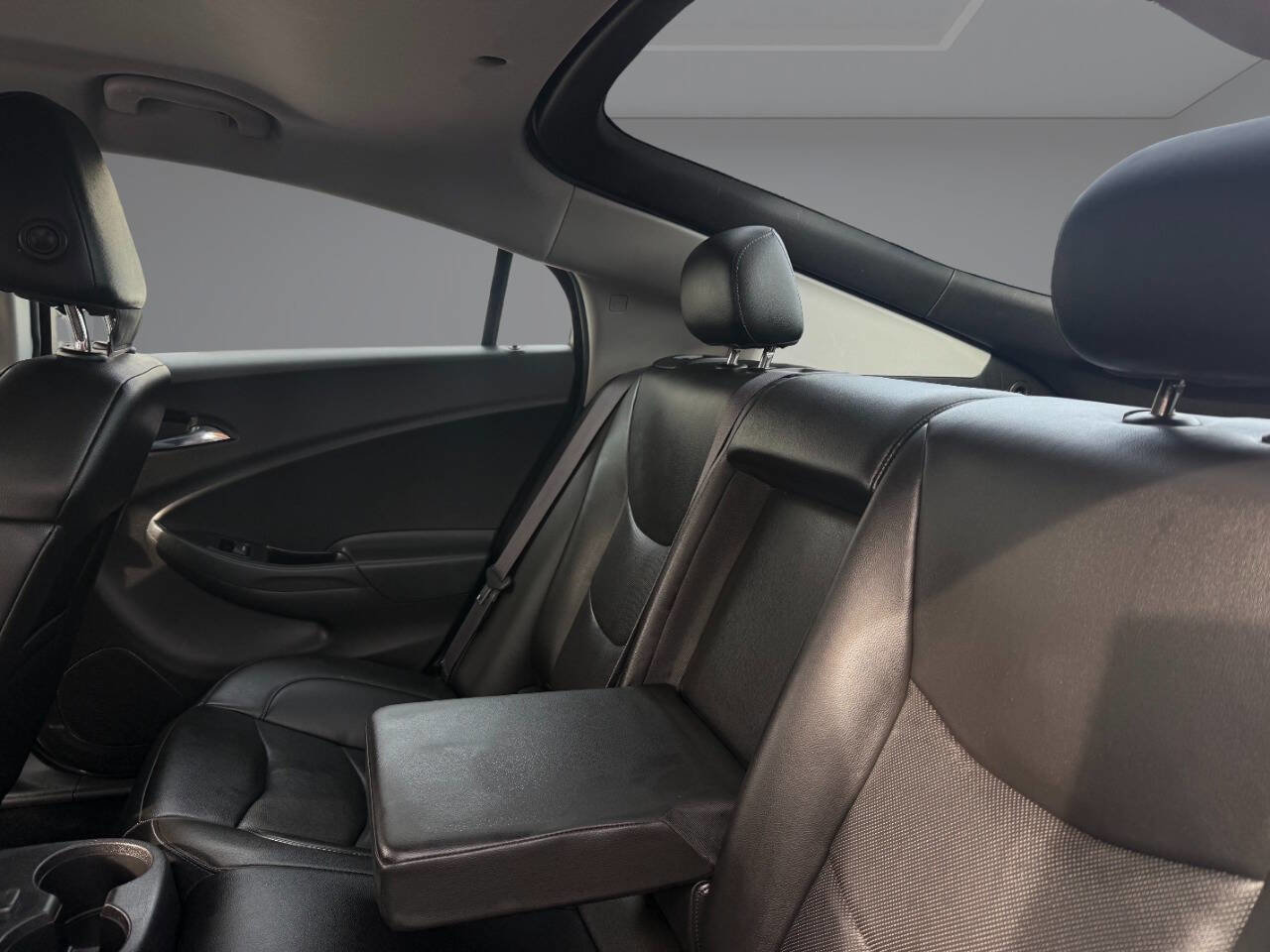 Used 2017 Chevrolet Volt LT w/ Comfort Package FWD image 33