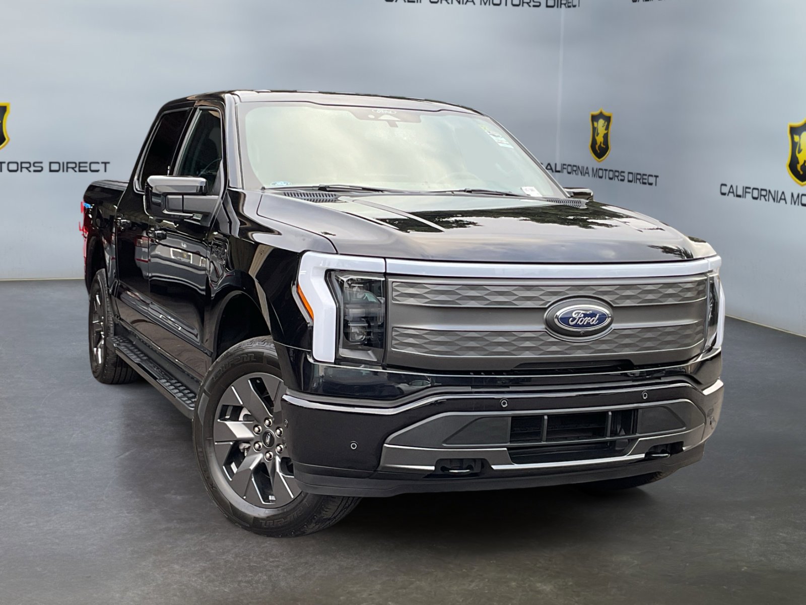 Used 2022 Ford F150 Lightning Lariat image 3