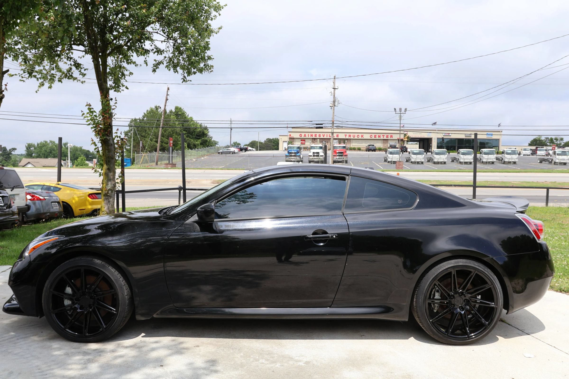 Used 2010 INFINITI G37 Sport w/ Navigation Pkg RWD image 2