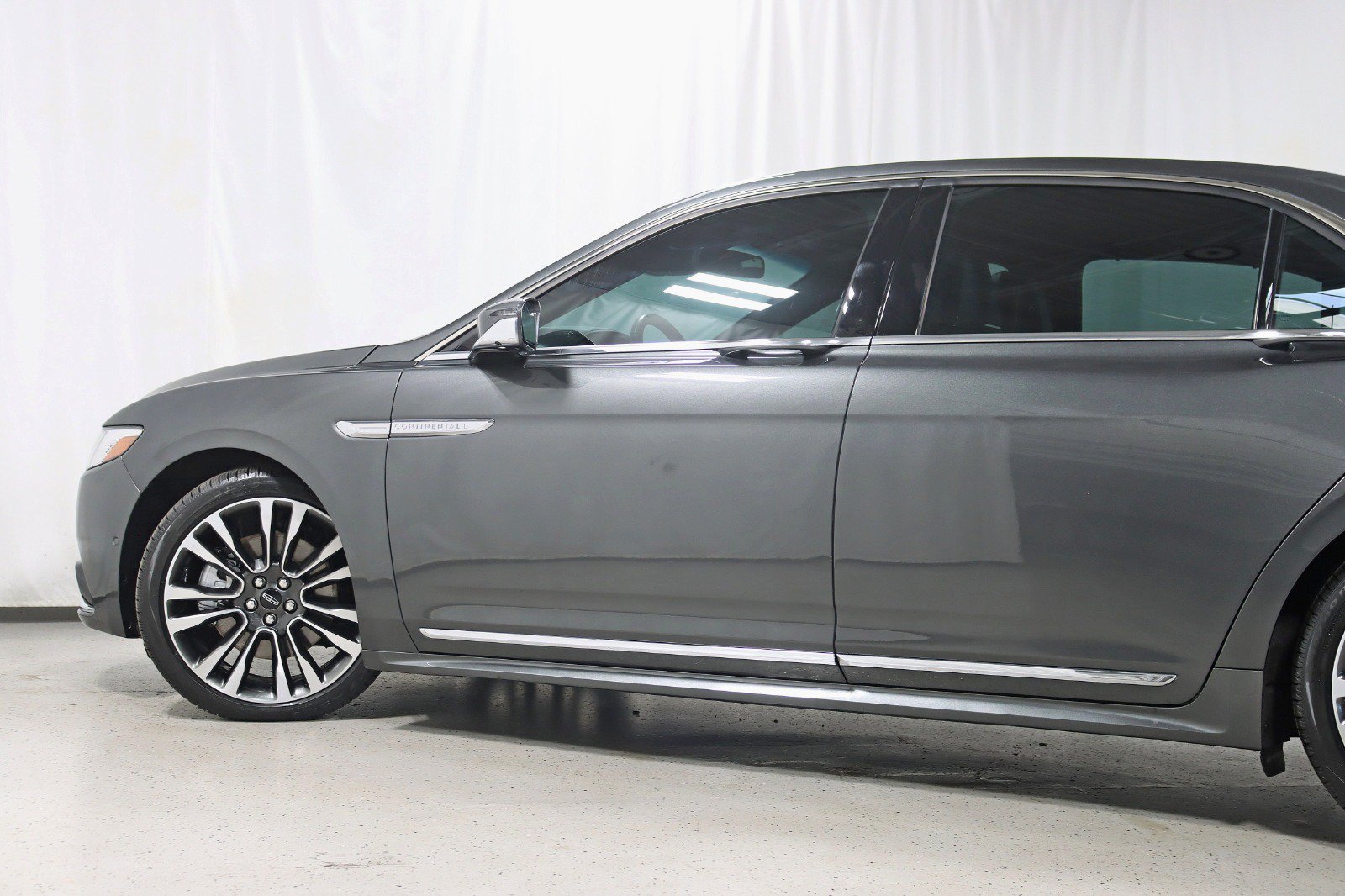 Used 2019 Lincoln Continental Reserve w/ Rear Seat Package AWD/4WD image 11