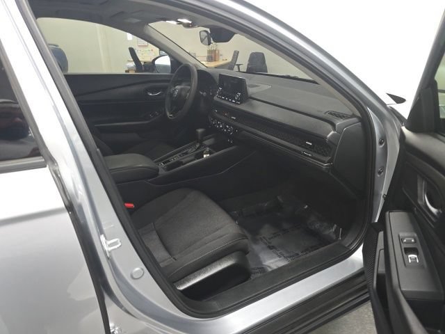 Used 2025 Honda Accord SE image 5