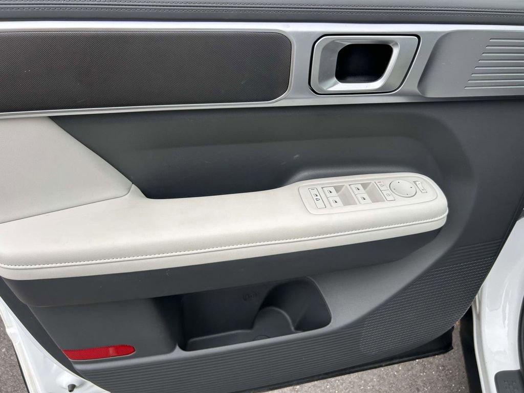 Used 2025 Hyundai Santa Fe SEL FWD image 15