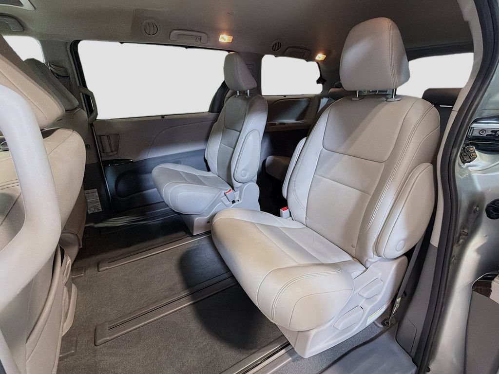 Used 2020 Toyota Sienna XLE w/ XLE Navigation Package AWD/4WD image 26