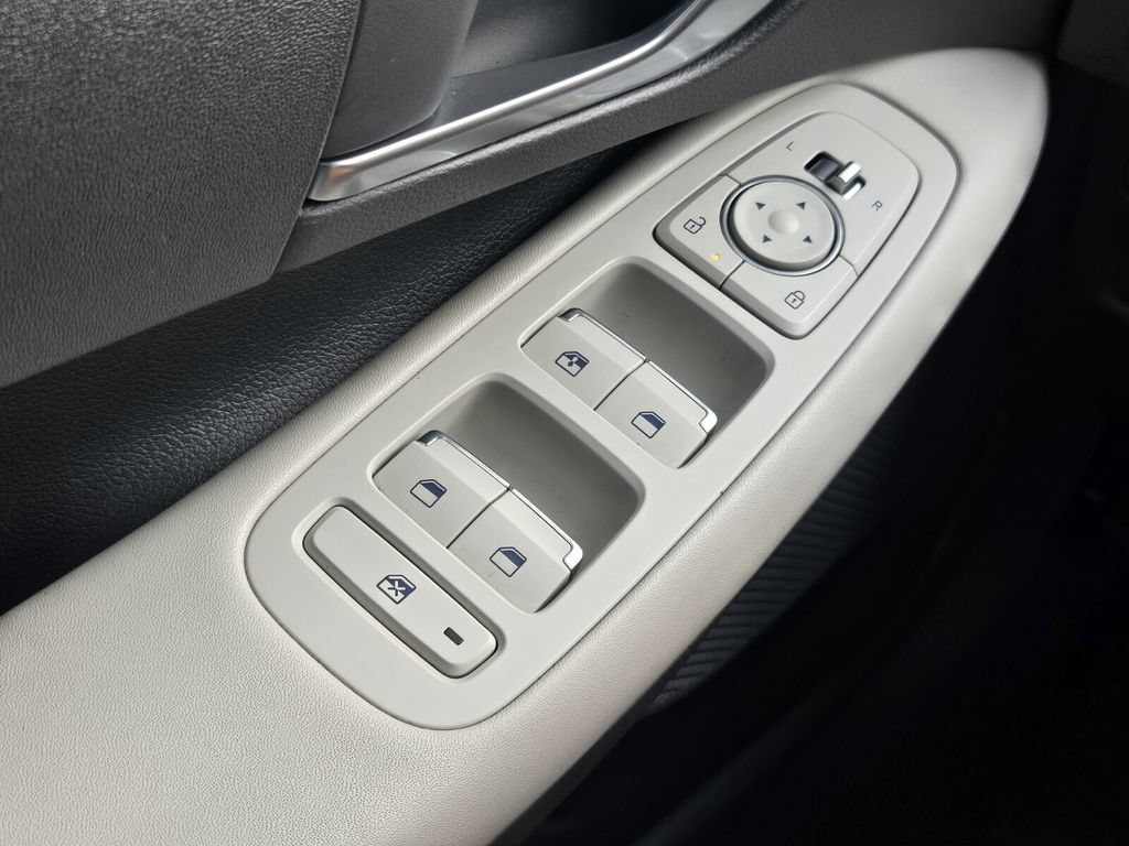 Certified 2025 Hyundai Sonata SE FWD image 28