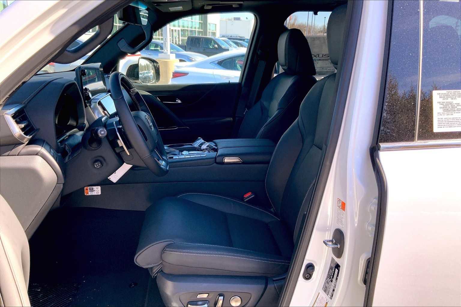 New 2025 Lexus LX 600 4WD w/ Luxury Package image 9