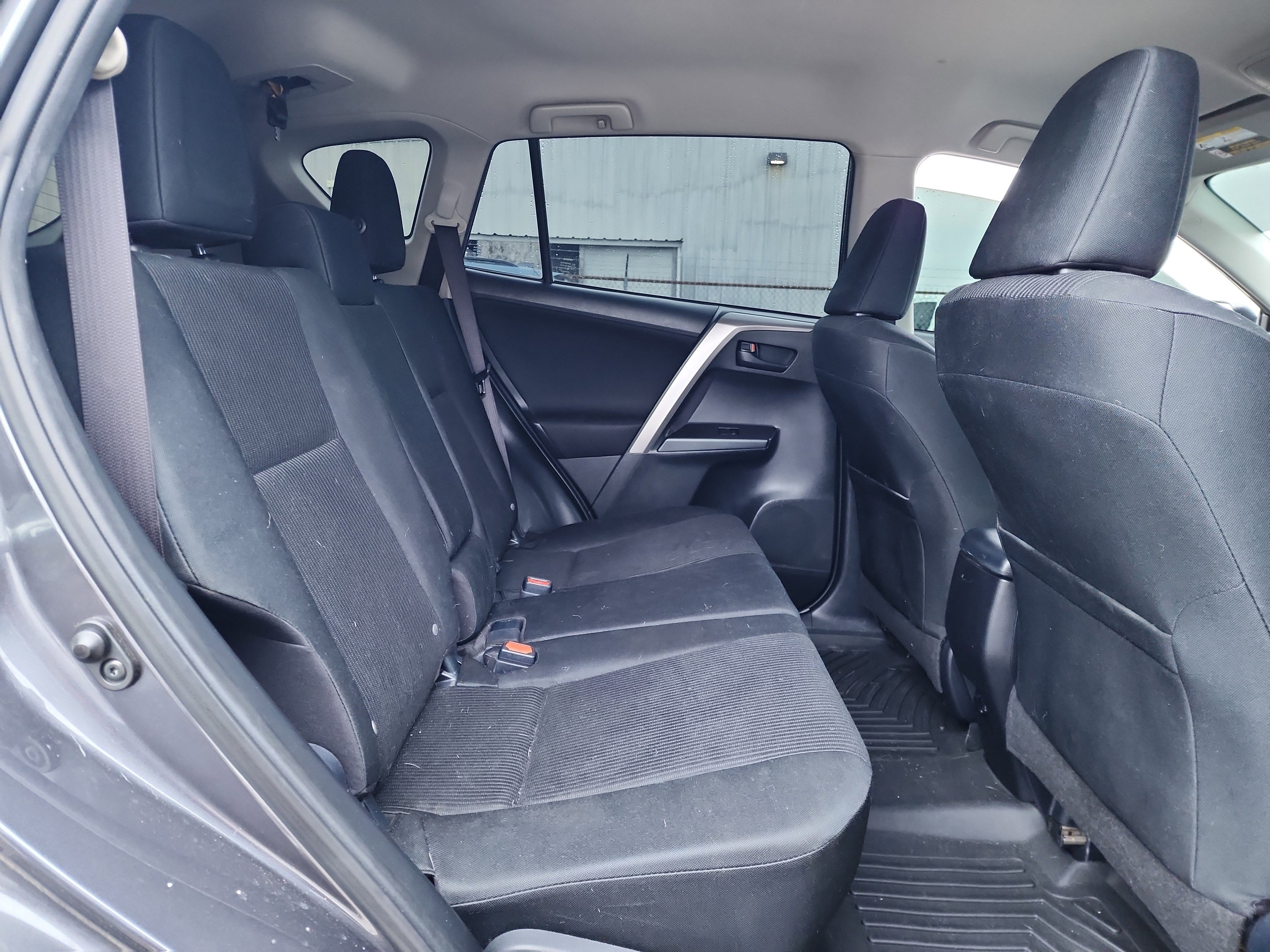 Used 2018 Toyota RAV4 LE image 14