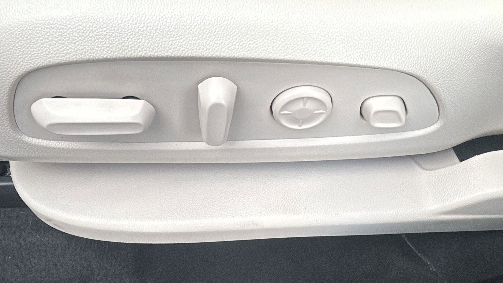 Certified 2023 Buick Enclave Avenir w/ Avenir Technology Package image 33