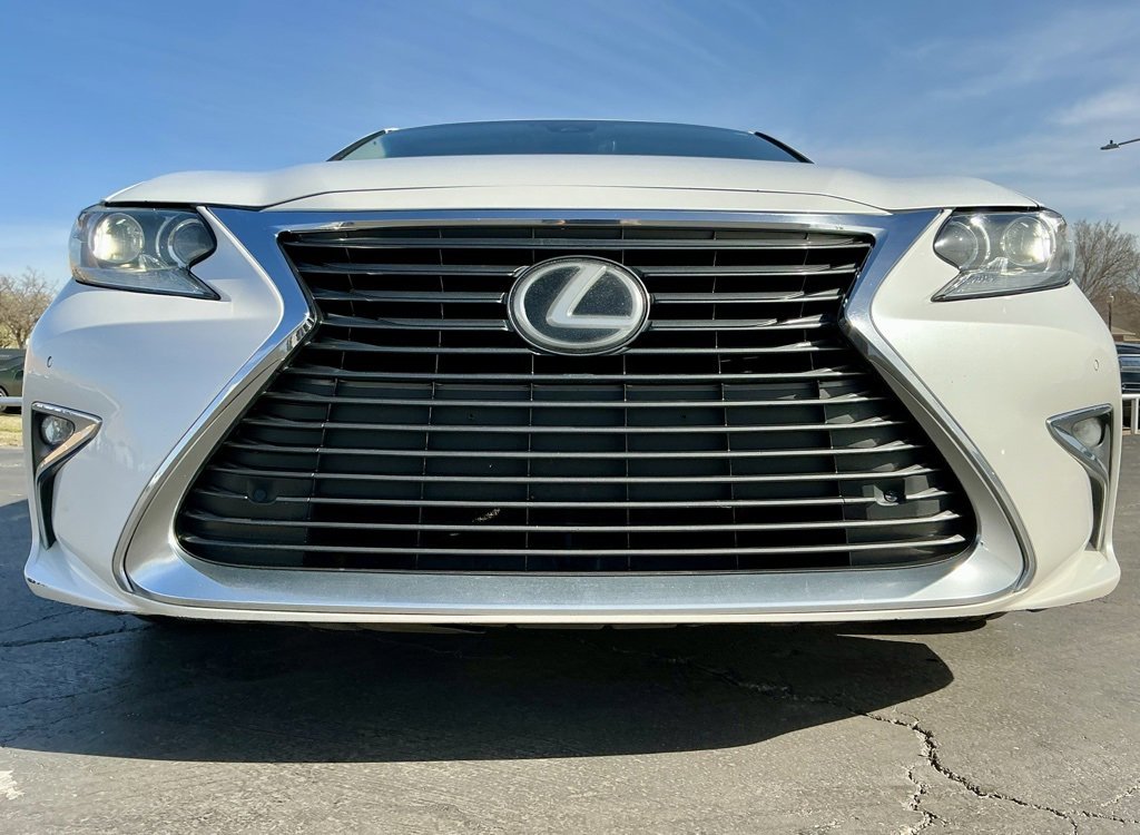 Used 2016 Lexus ES 350 w/ Luxury Package w/Wood Trim image 9