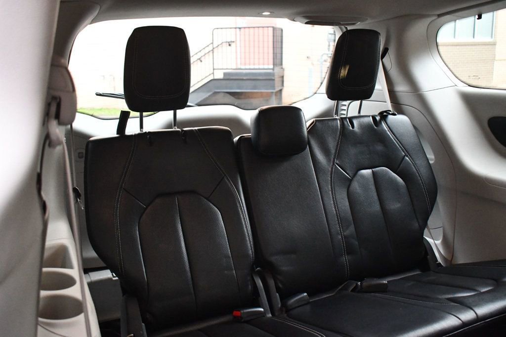 Used 2022 Chrysler Pacifica Touring-L image 28