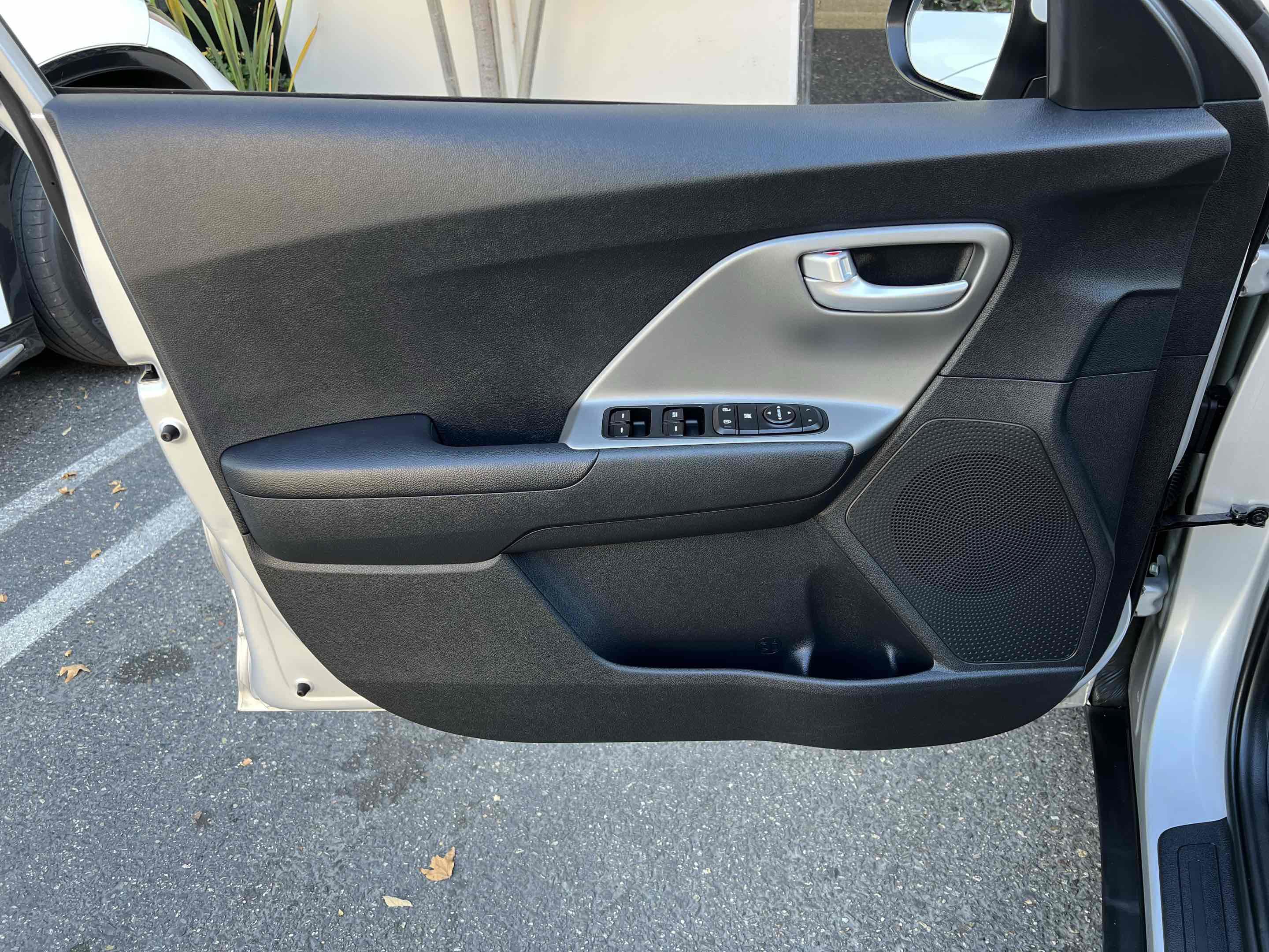 Used 2020 Kia Niro LX FWD image 58