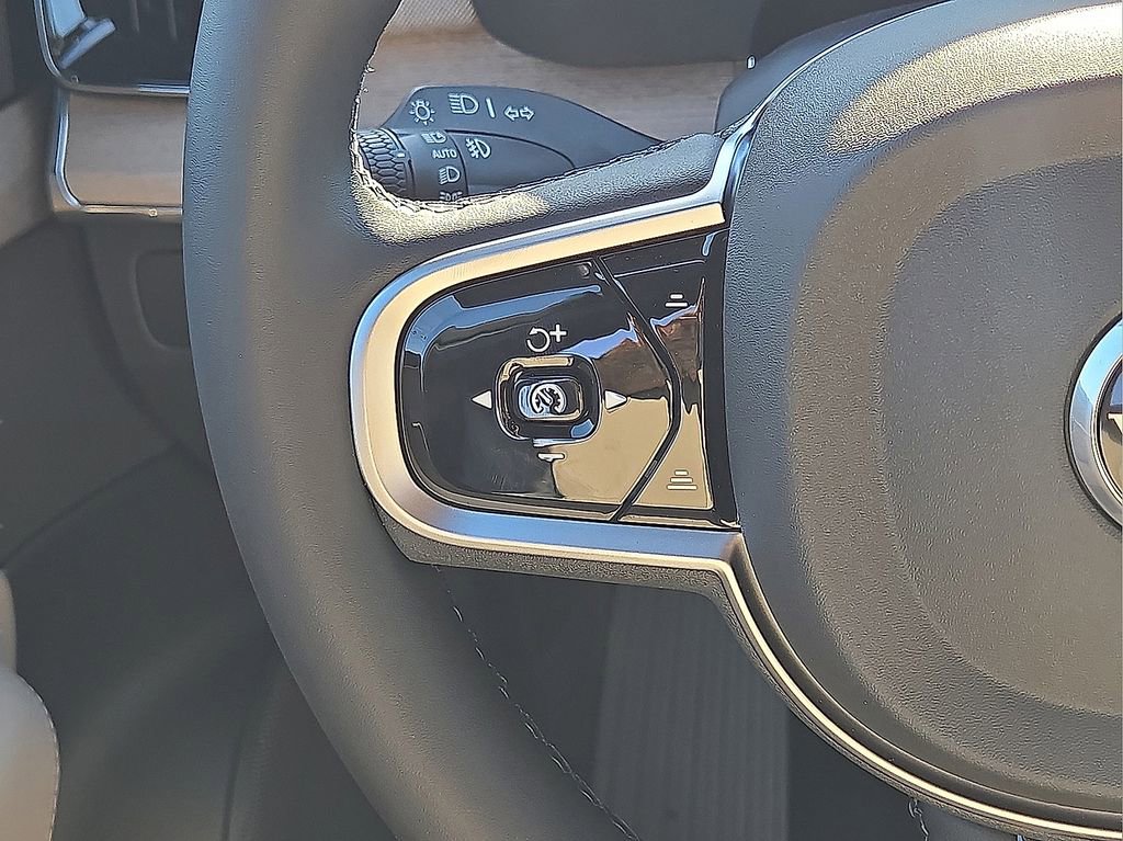 Certified 2026 Volvo XC90 B6 Plus w/ Protection Package Premier image 18