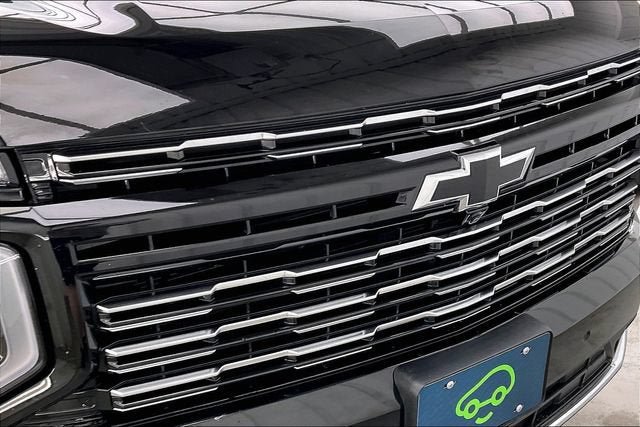 Certified 2025 Chevrolet Suburban High Country AWD/4WD image 31