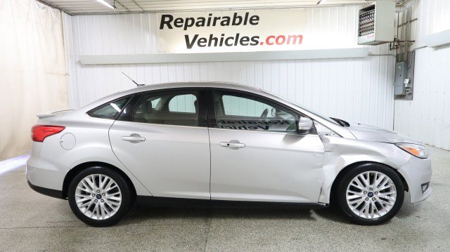 Used 2015 Ford Focus Titanium FWD image 4