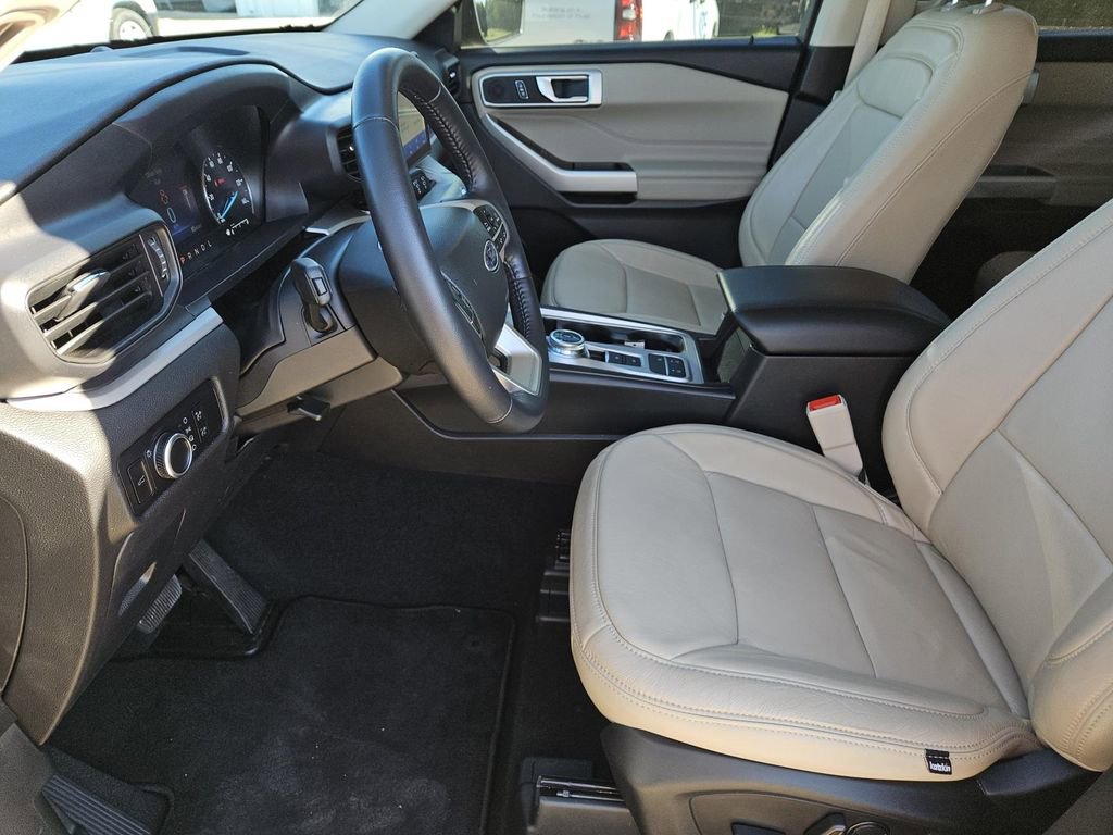 Used 2023 Ford Explorer XLT image 24