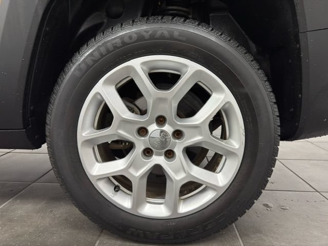 Used 2015 Jeep Renegade Latitude w/ Trailer Tow Group AWD/4WD image 25