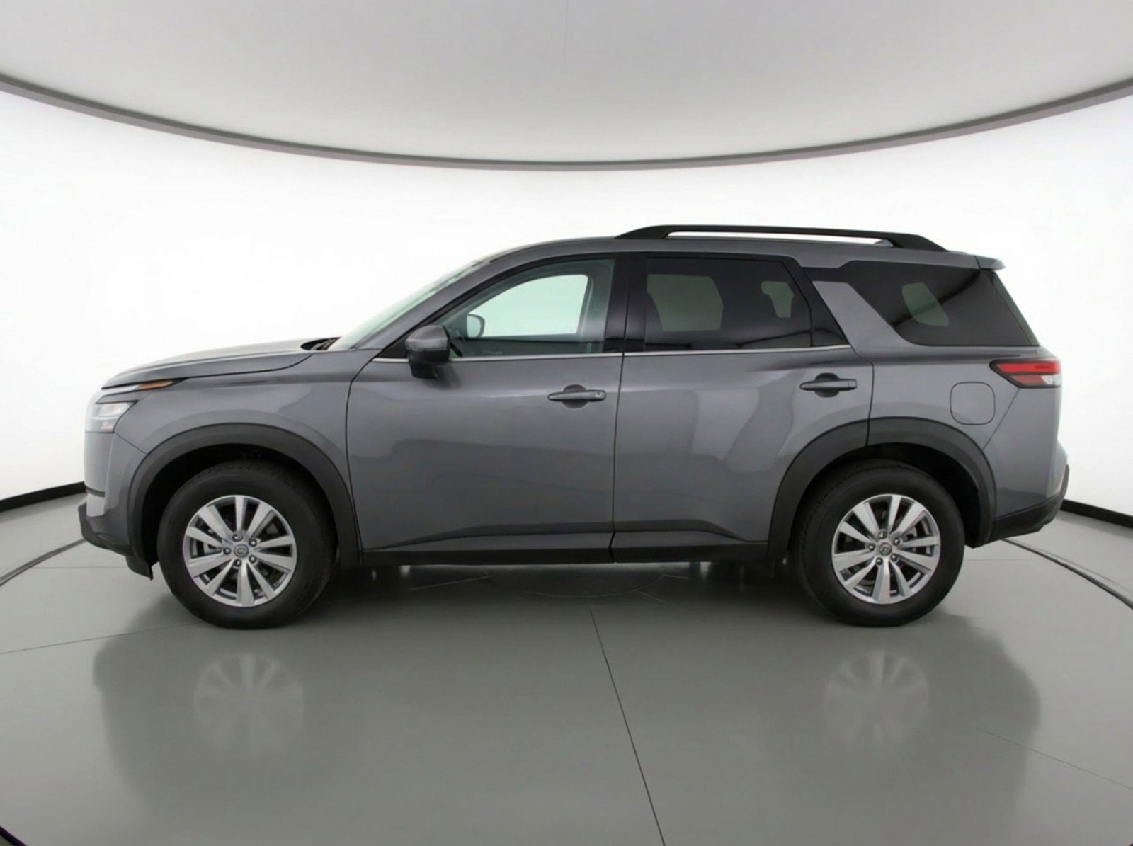 Used 2025 Nissan Pathfinder SV image 5