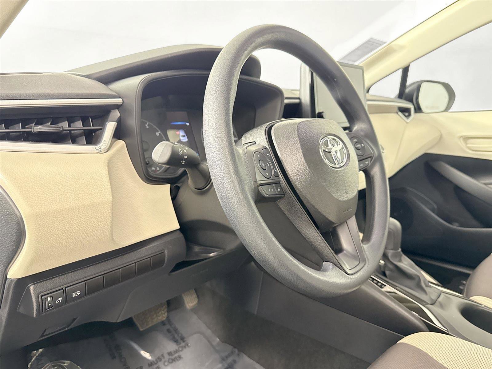 Used 2025 Toyota Corolla LE image 13